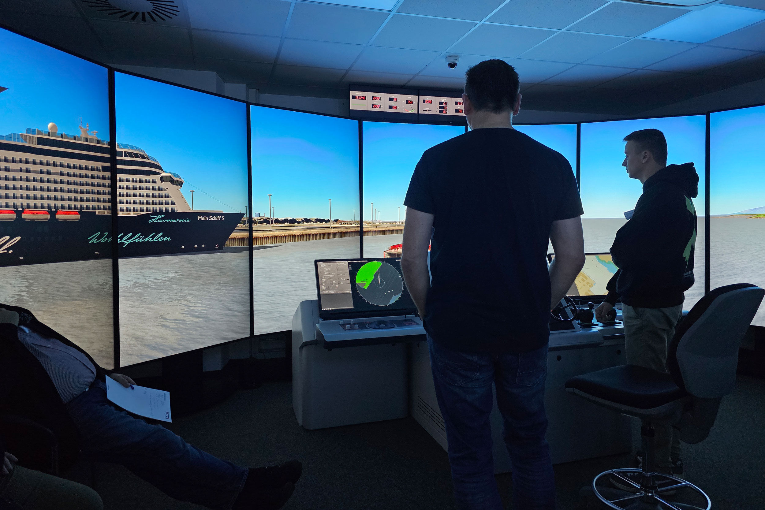 nautik-studium_ttt-kurs-simulator-3 Wir Lotsen - TtT-Kurs: Erfahrungen an Simulatorbrücke - Trainieren der didaktischen und pädagogischen Fähigkeiten der Lotsen